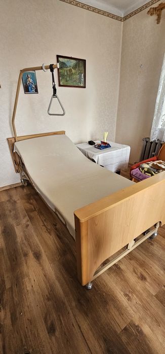 Łóżko rehabilitacyjne sterowane elektrycznie