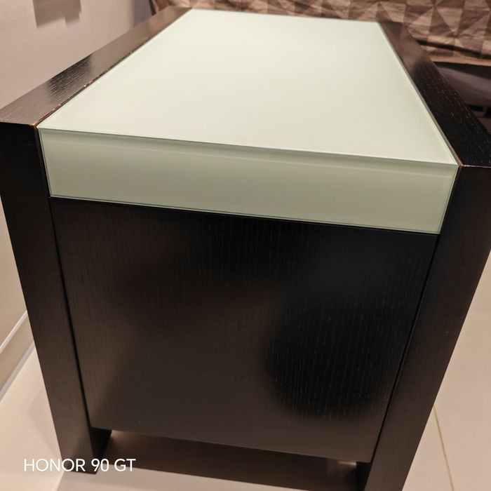 Приліжкова тумба, масив , скло