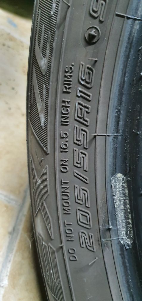 Vendo pneus semi novos muito rasto ainda 225/40/18 e 205 55 r16