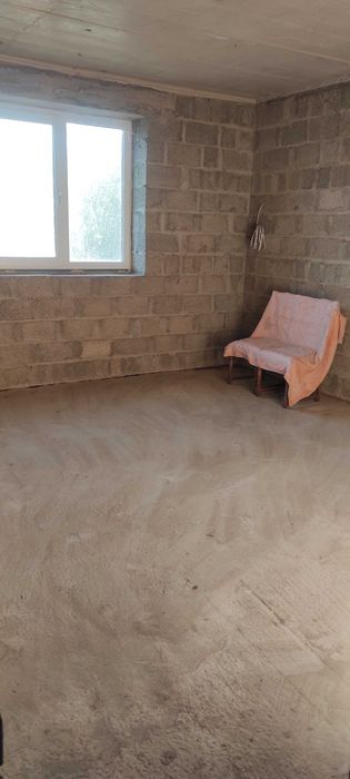 Продаж будинку з гаражем