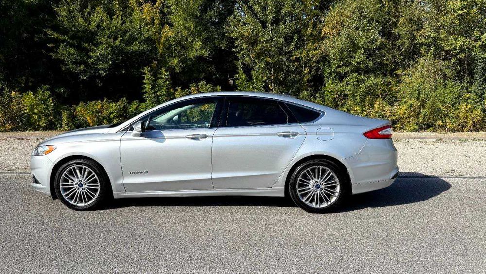 Ford Fusion Hybrid SE 2014 — економний і комфортний гібрид