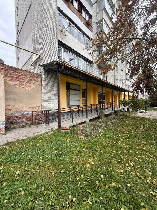 Продаж приміщення з фасадним входом вул Миколайчука