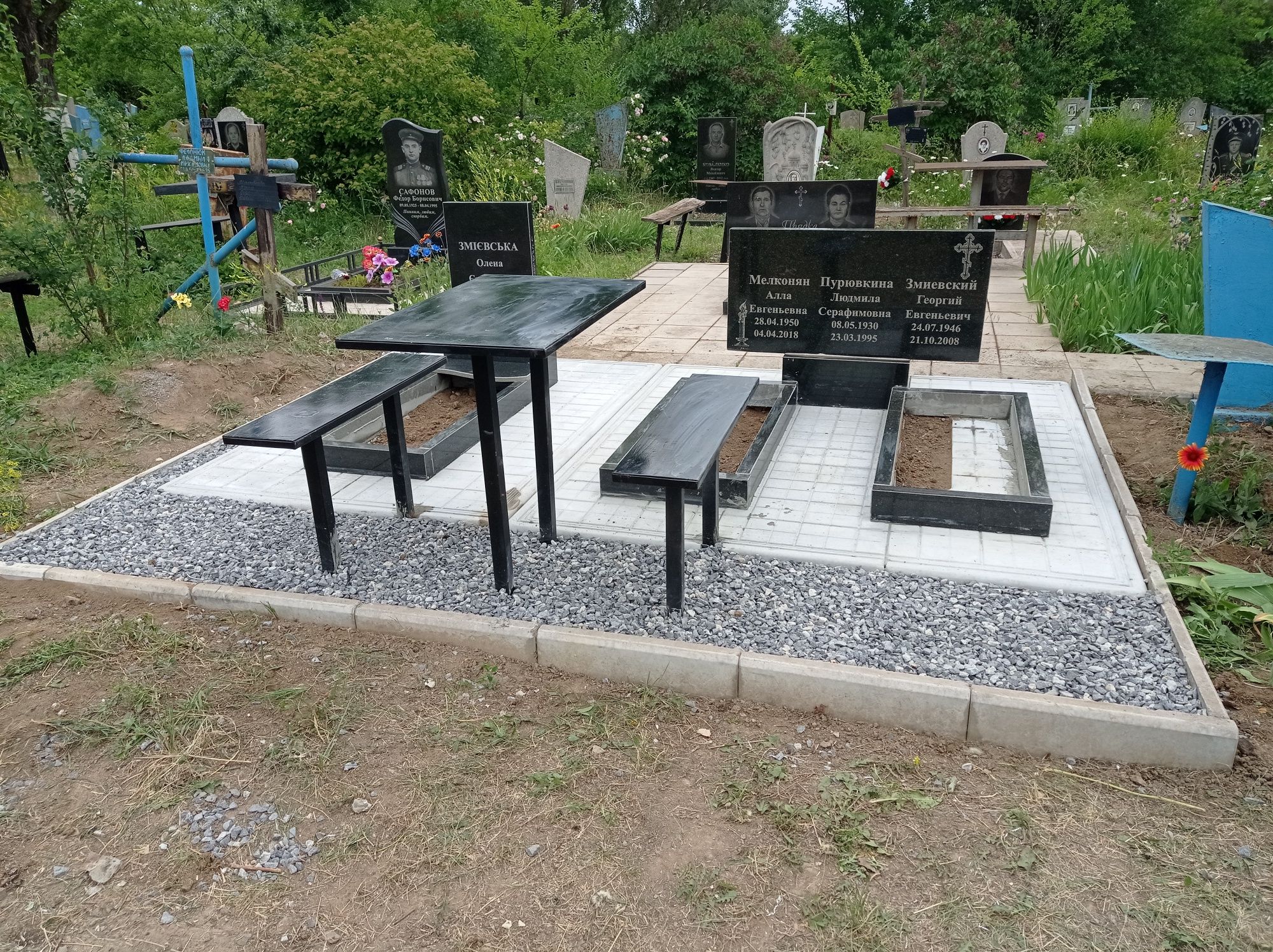 Противоусадочные плиты под памятник под ключ