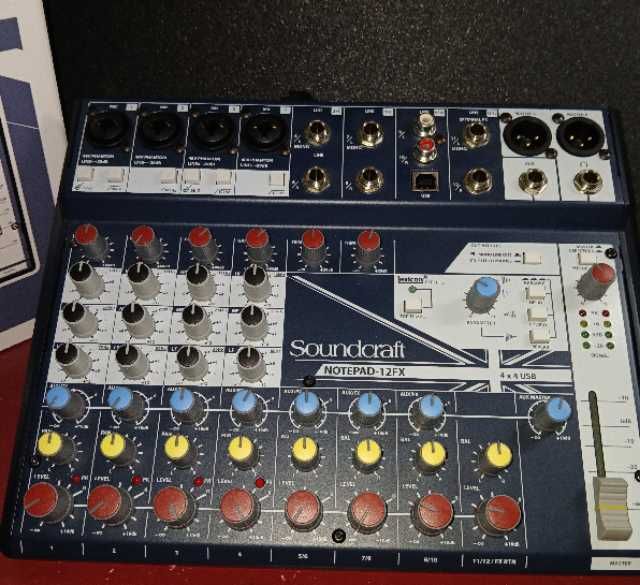 Mesa de Mistura SOUNDCRAFT 12FX