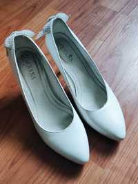 Жіночі білі туфлі