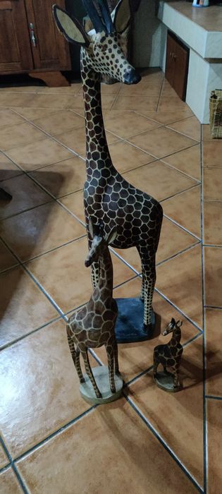 Artesanato africano girafas em madeira