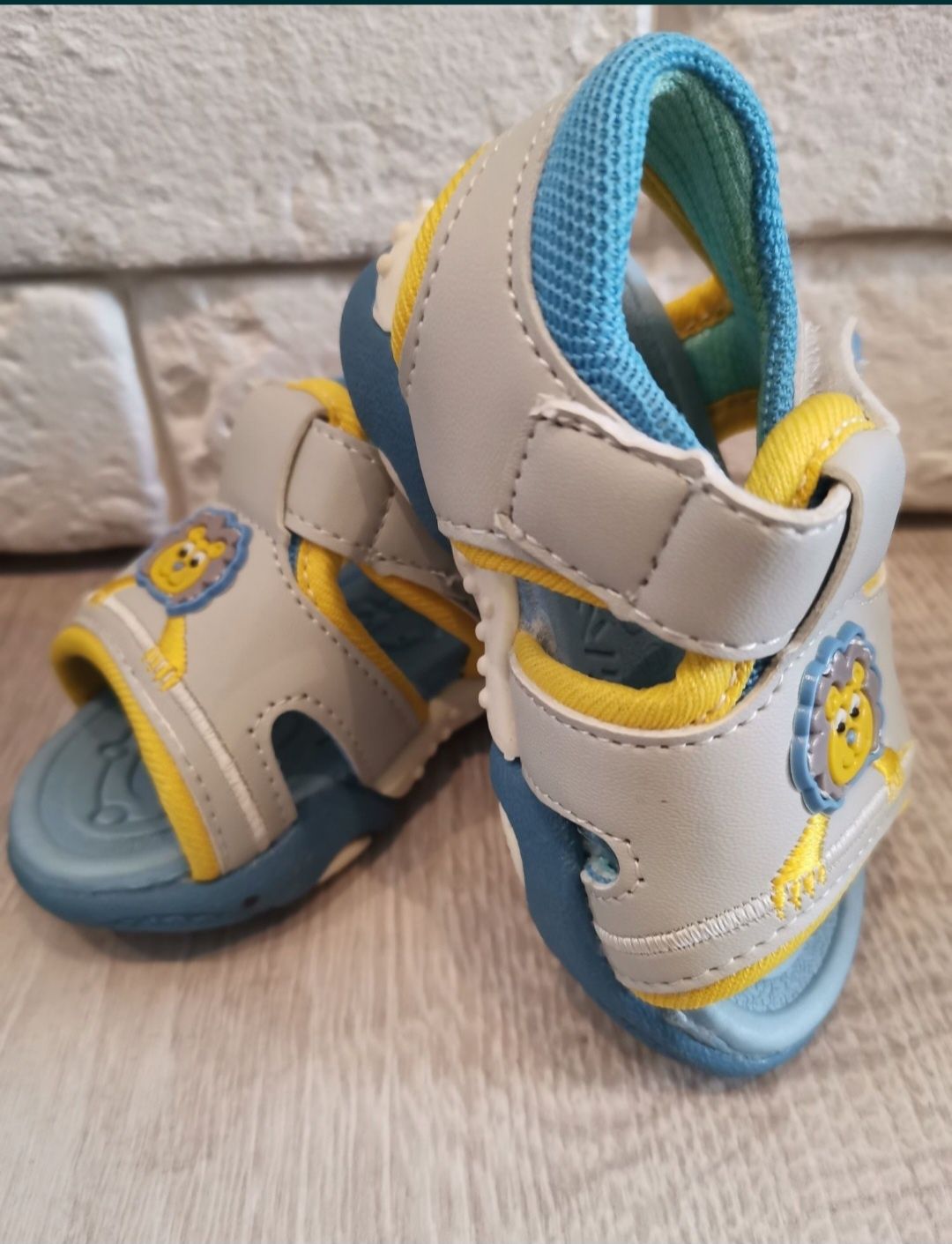 Sprzedam buty chłopięce 18-19