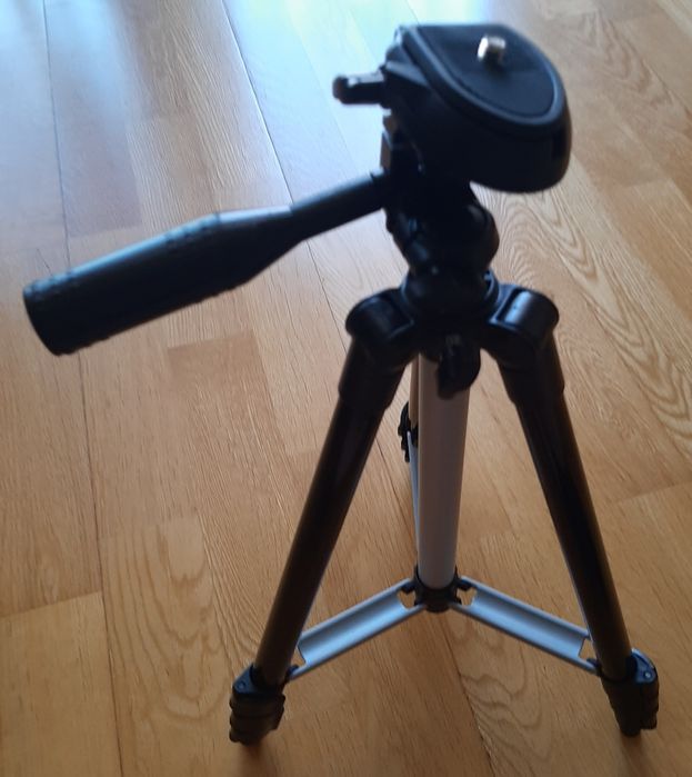 Tripé novo, 105 cms altura