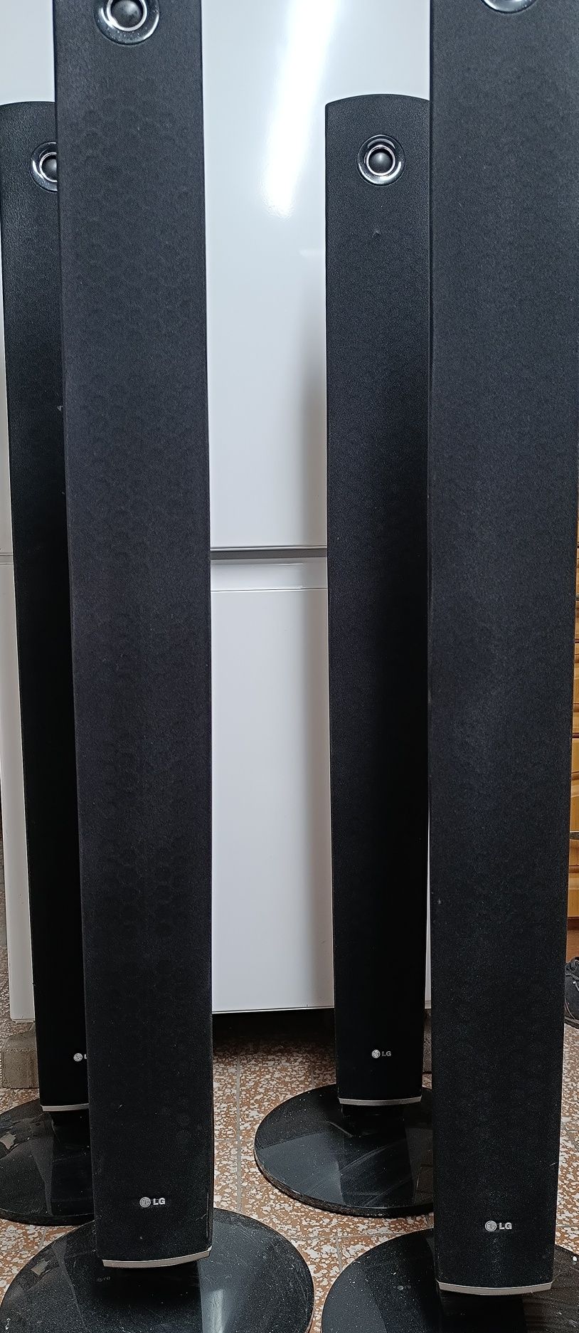 Zestaw głośników LG 5 szt, 4 x 310W + 1 x 450W