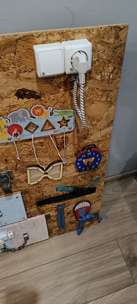 Tablica manipulacyjna tablica edukacyjna 

Prezent dla dzieci
Choinka