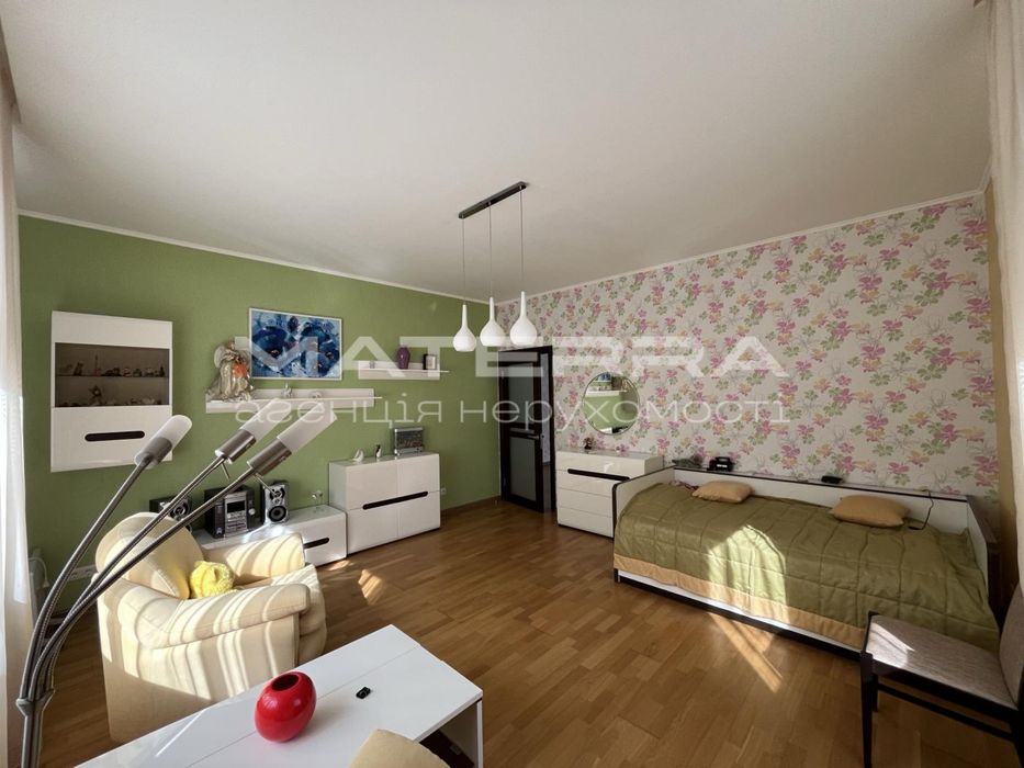 Продаж сучасного будинку в Забірʼє 1 лінія від лісу