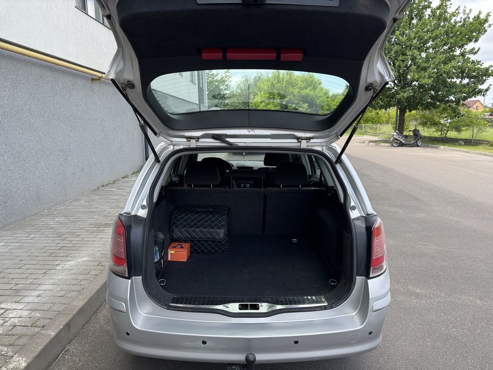 Opel Astra n Університет