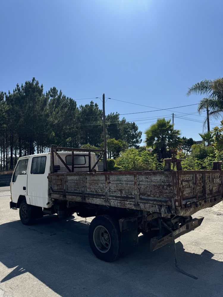 Mitsubishi canter tribasculante 140 mil quilometros