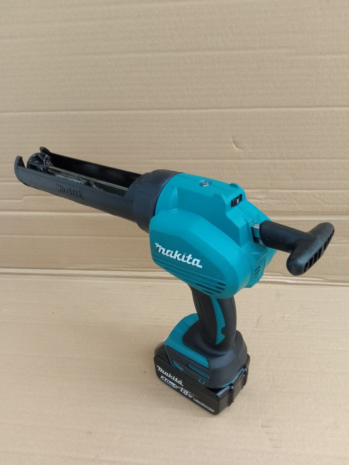 Makita DCG180 Silikoniarka Wyciskacz Akumula Silikon Klej 4.0Ah 2022.9