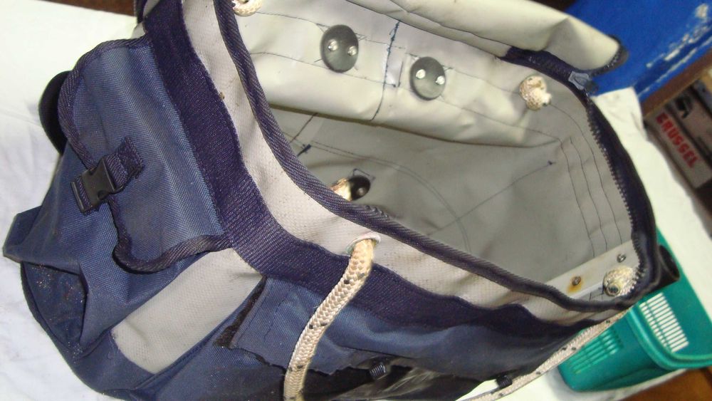 bancos  e  mochilas  para  pesca