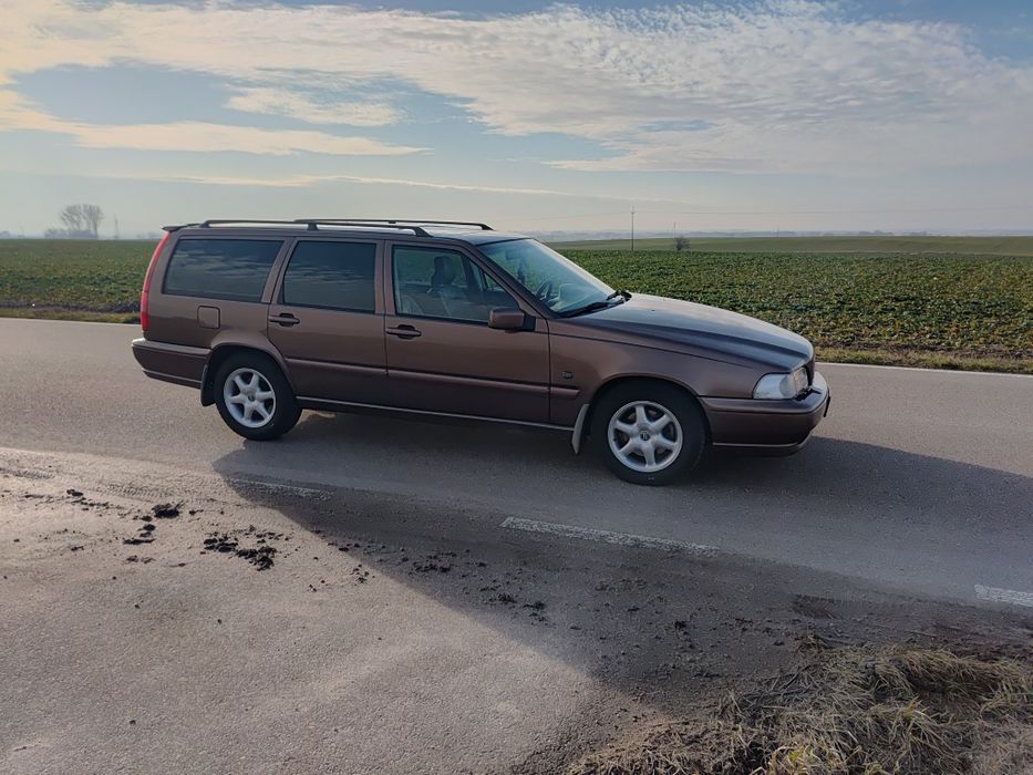 Volvo v 70 2.5 tdi rezerwacja