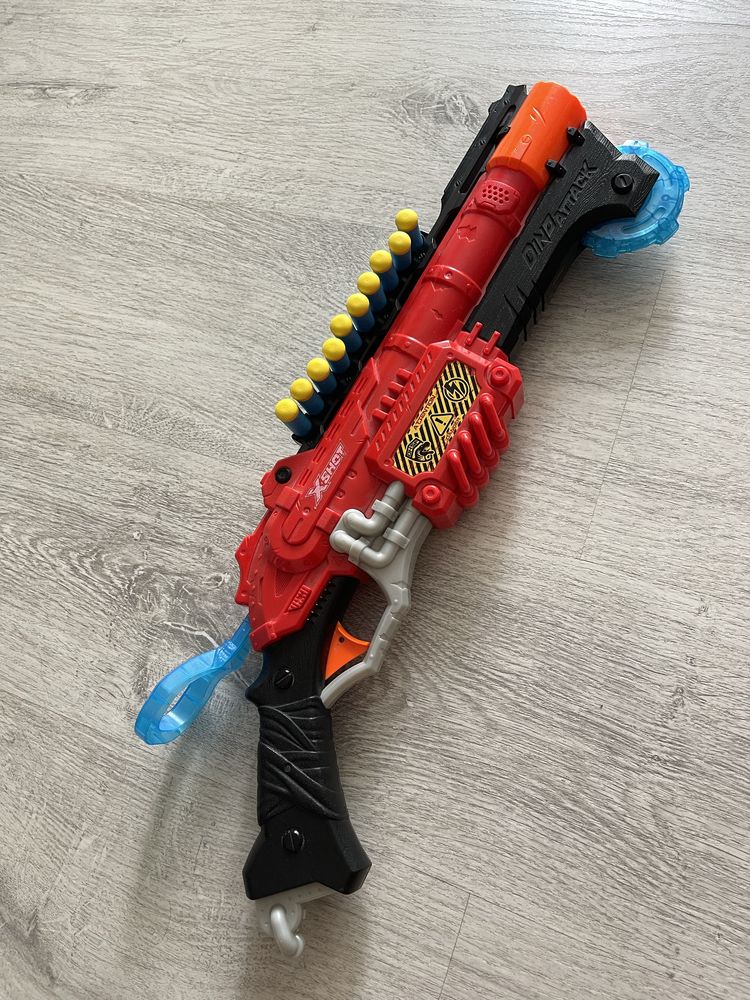 Pistolet Nerf i 43 naboje