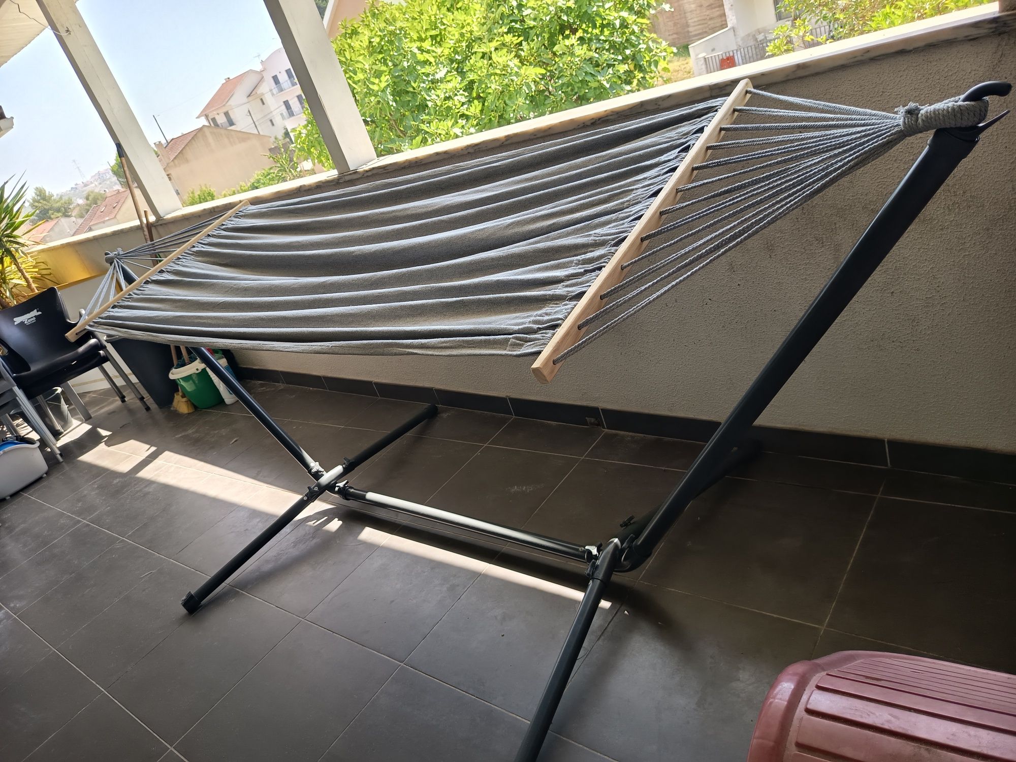 Cama de rede com suporte