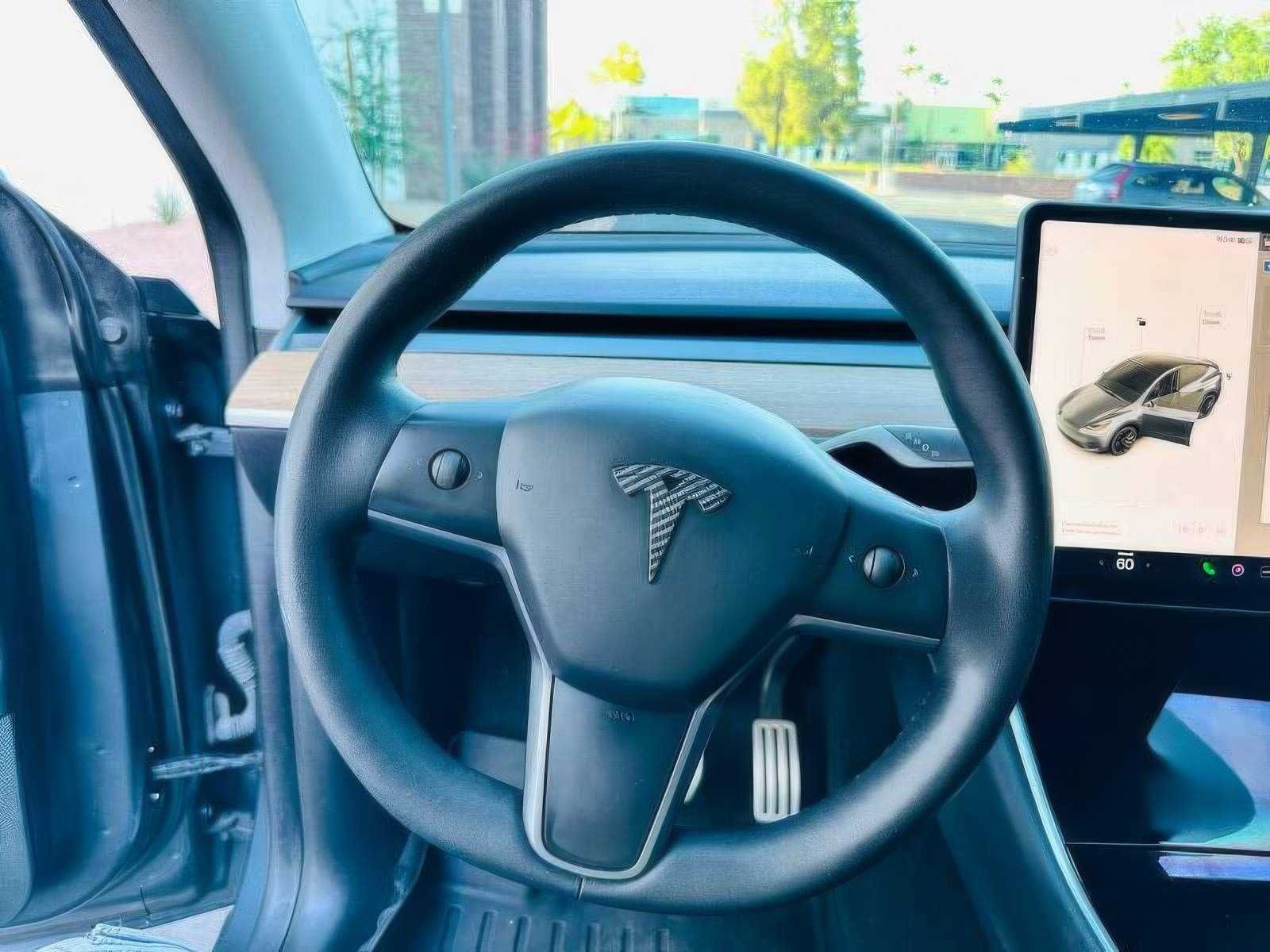 Tesla    Y      2020