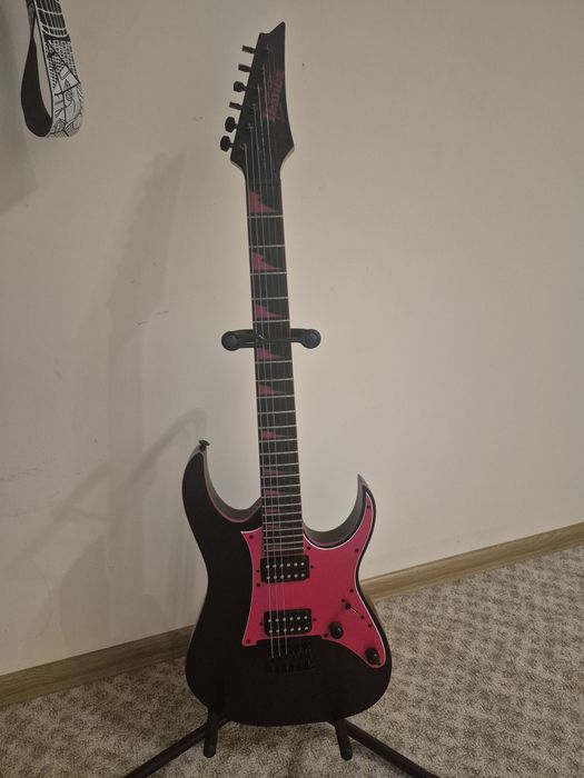 Продаю електрогітару ibanez grg131 та чохол(15мм) та ремінь
Гітара в в