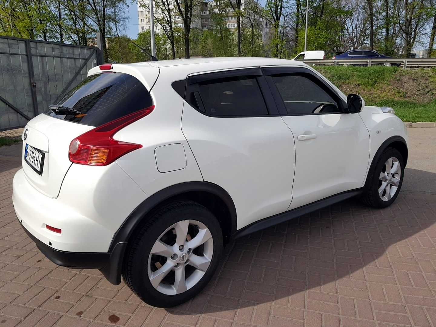 Nissan Juke 2012, I покоління  •  1.6T CVT (117 к.с.)