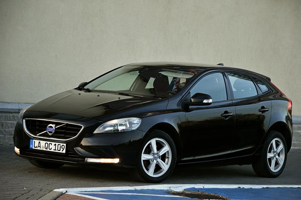 Volvo V40 1.6D 115KM * 187000Tys * Momentum * Śliczny Stan * Serwis !