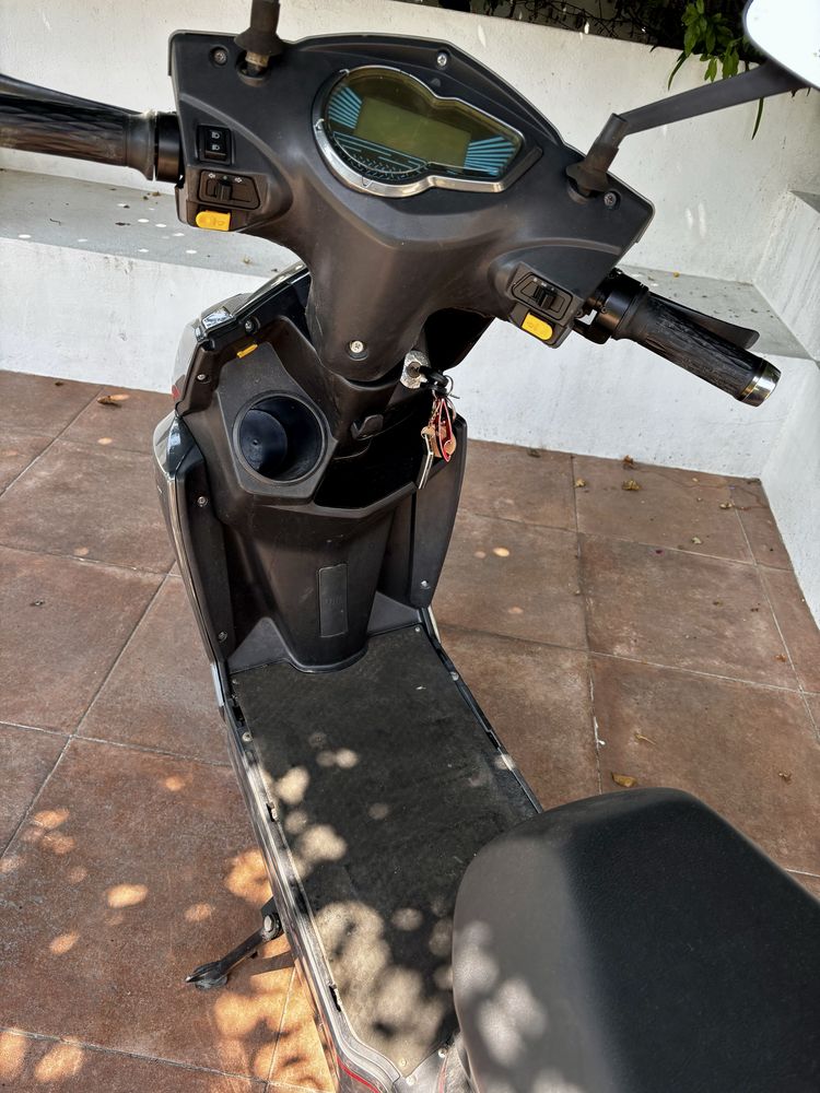 Scooter eléctrica Guewer usada