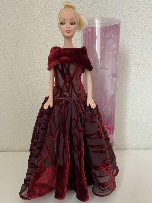 Кукла барби в роскошном платье