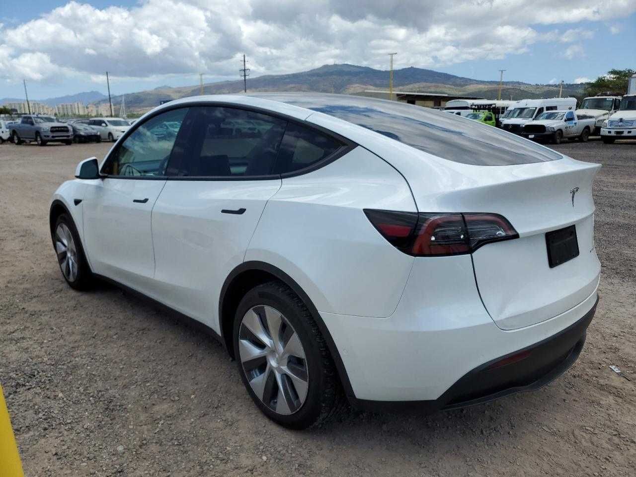 Tesla Model Y (2022)