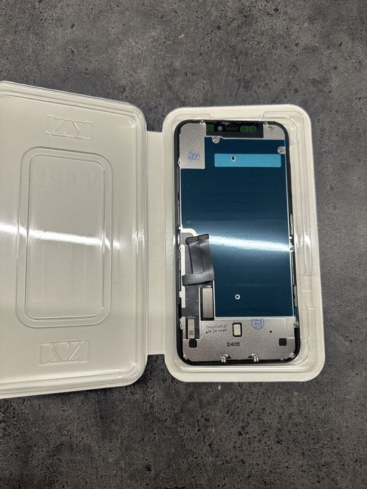 Wyświetlacze iPhone 8 - iPhone 14 pro max montaż