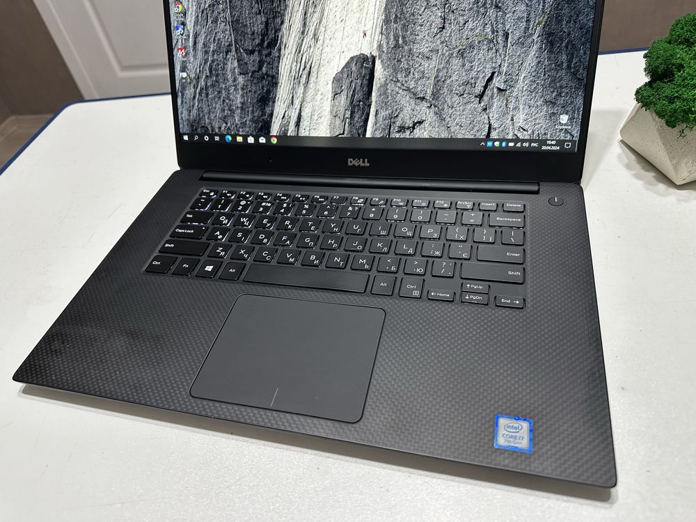 DELL Precision 5520 15,6"FHD IPS| i7-7820HQ|16 DDR4|SSD+HDD|NVIDIA 4Gb