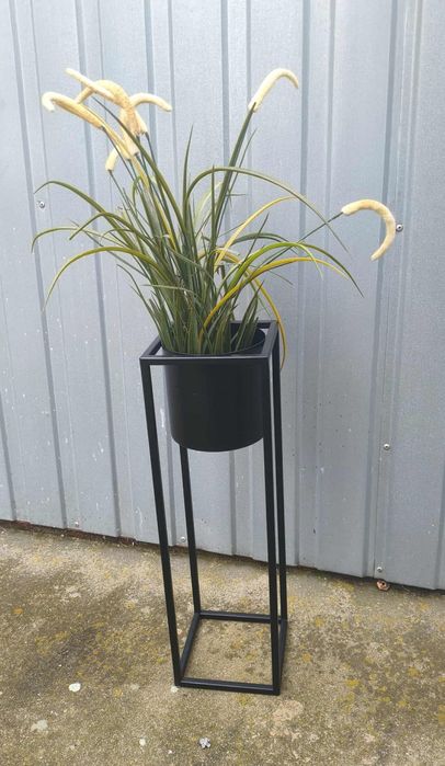 Sztuczna Trawa w Donicy na Stojaku Metalowy Kwietnik Loft