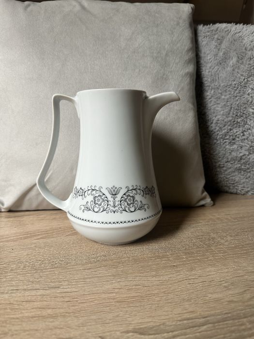 Dzbanek / mlecznik JLMENAU biały porcelana - PRL