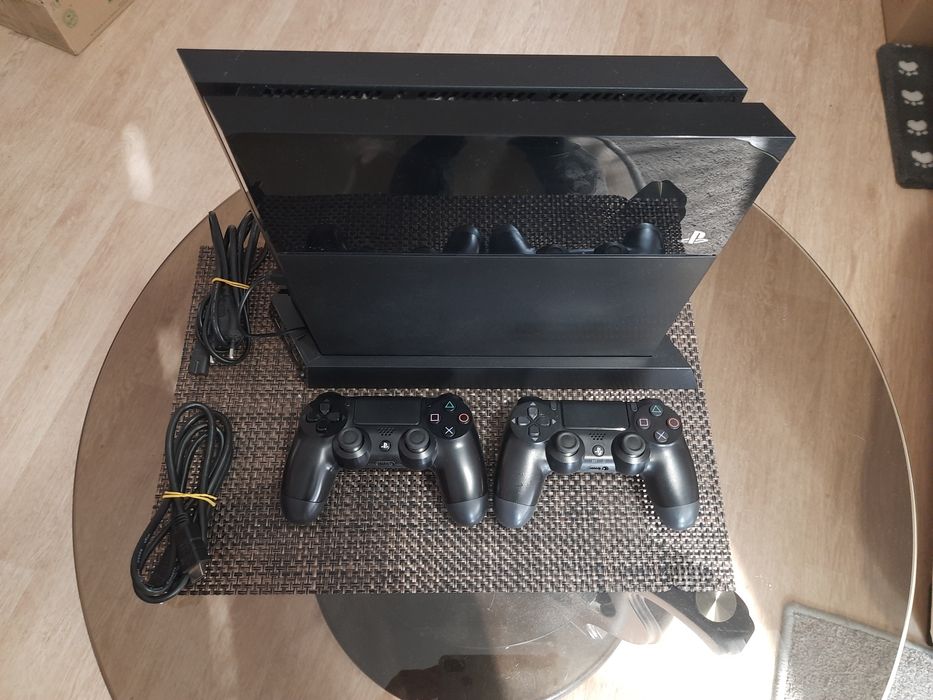 PS4 Fat 500gb + 2 геймпада