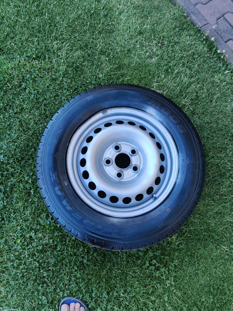 Sprzedam komplet opon zimowych z felgami z VW  T5 5×120