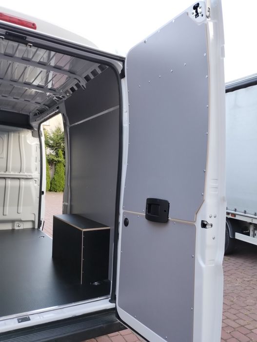 Zabudowa przestrzeni ładunkowej F.Ducato L2H2