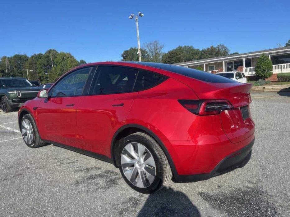 Tesla Model Y      2023