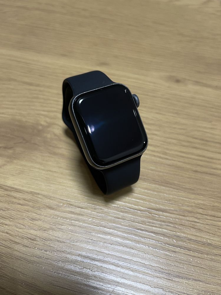 Apple Watch Series 5 40 mm Батарея 90%