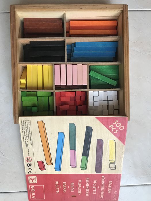 Caixa de pecas de madeira para ensinar criancas