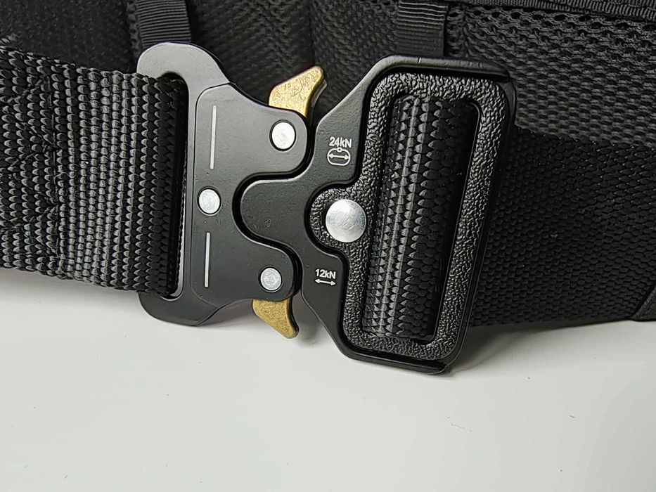 Pas taktyczny nylonowy z solidnym zatrzaskiem, montażem na pasku