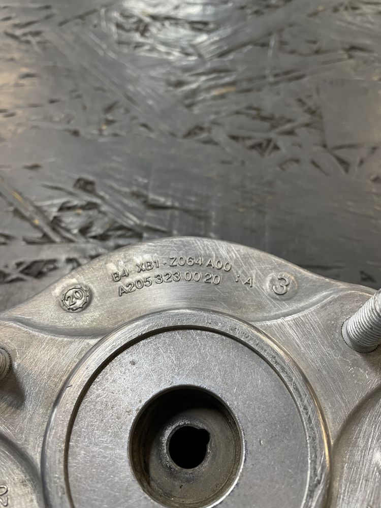 Опора переднього амортизатора Mercedes C/E/GLC A2533230020