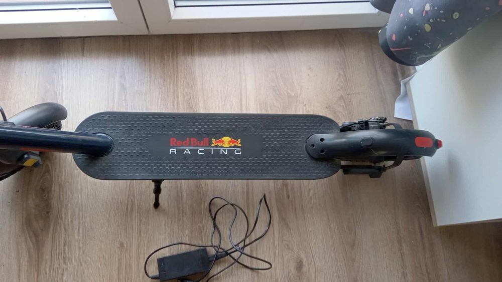 Hulajnoga elektryczna red bull racing