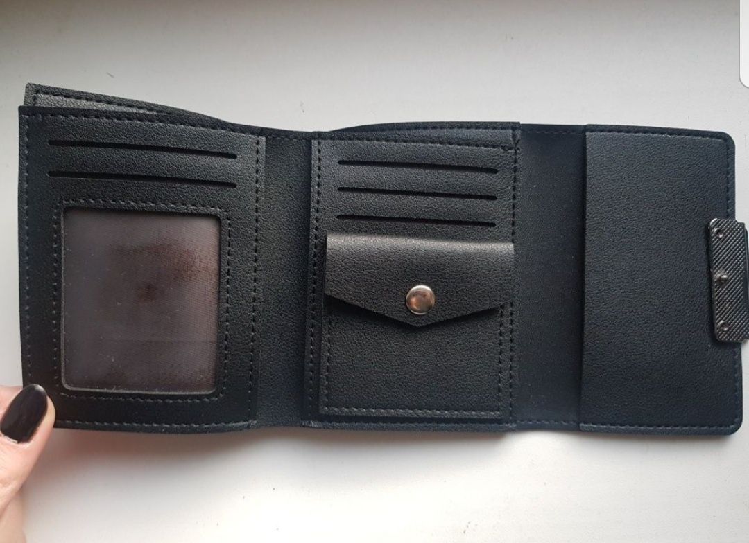 Czarny portfel nowy