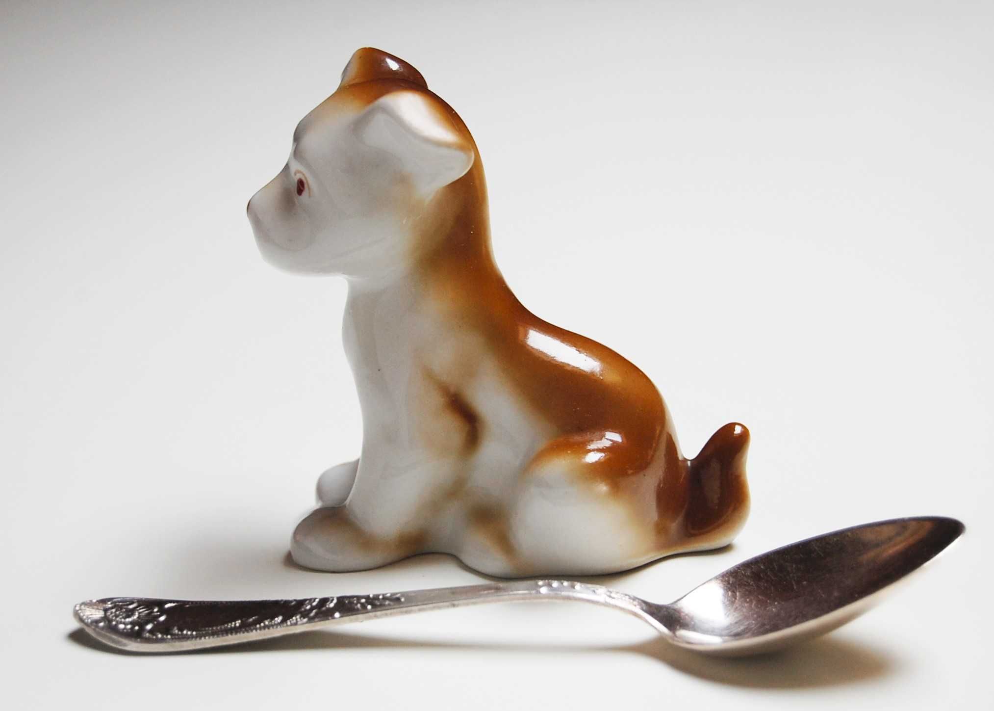 Piesek, pies, porcelana Połonne, Wołyń, Ukraina, figurka porcelanowa