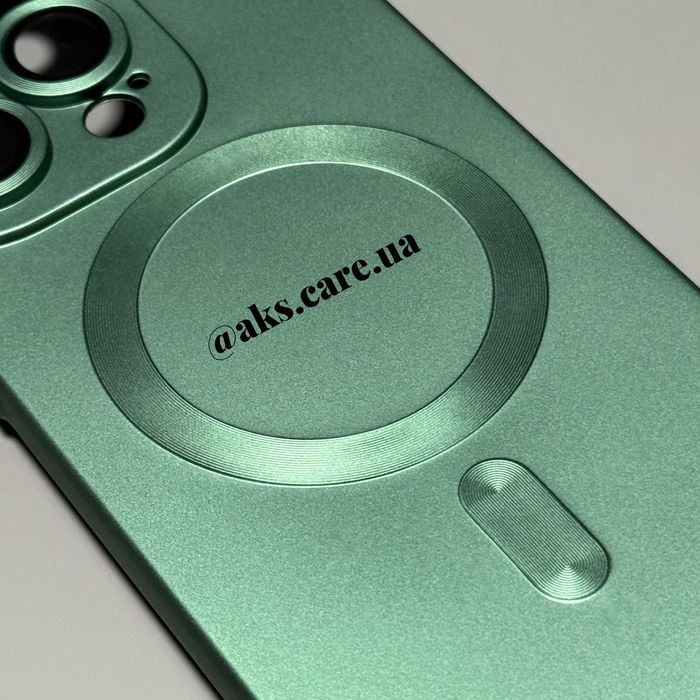 Зелений чохол силіконовий магніт протиударний MagSafe з лінзами iPhone
