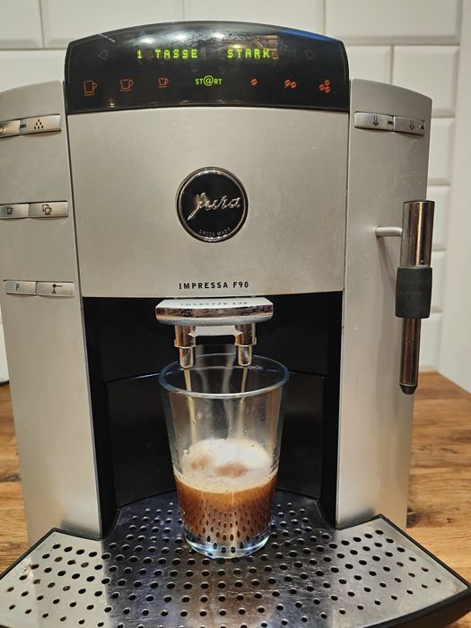 Ekspres ciśnieniowy Jura F90