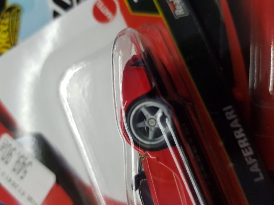 Hot Wheels Premium LaFerrari нова, запакована