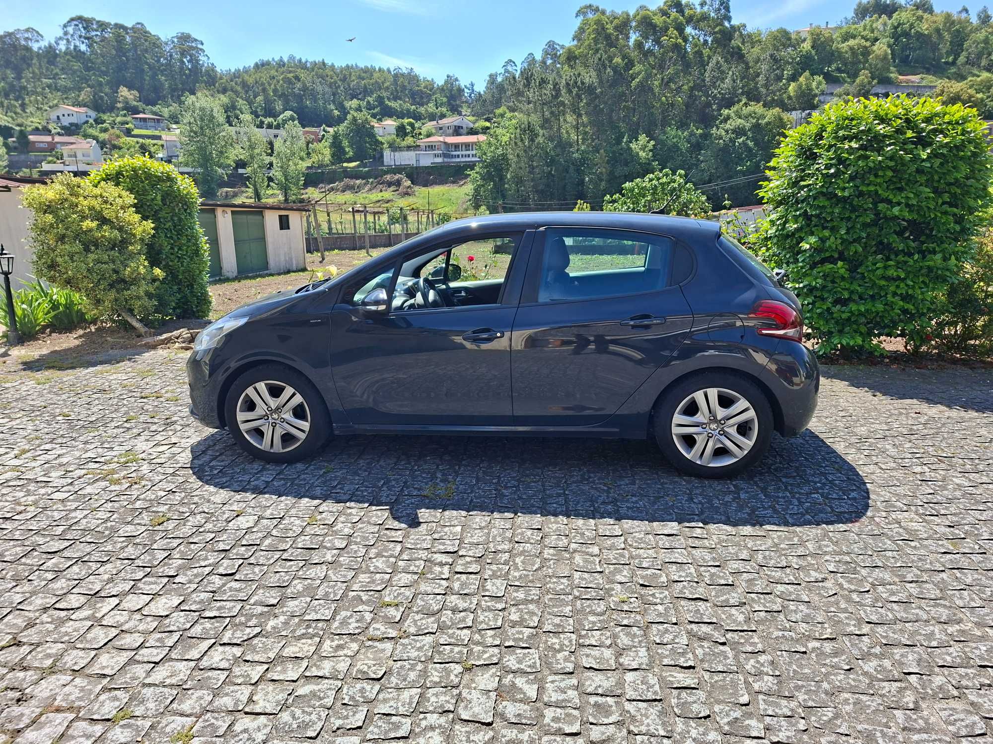 Vende se peugeot 208 estado impecavel