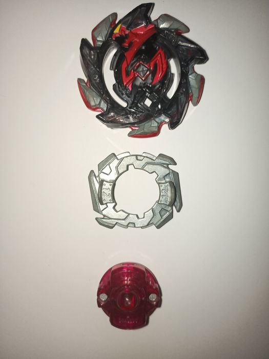 Продам Бейблейд от Такара Томи Саламандра