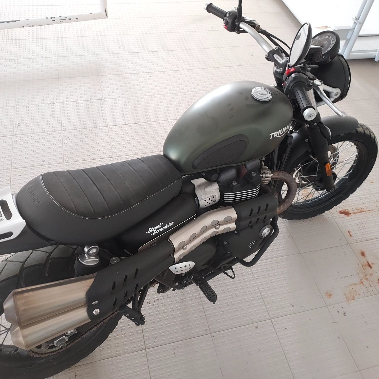 Triumph bonneville 900